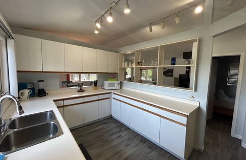 Wasaga Beach Cottage | Cottage ∙ 2 bedrooms ∙ 6 guests