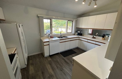 Wasaga Beach Cottage | Cottage ∙ 2 bedrooms ∙ 6 guests