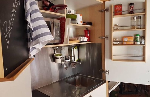 Melida Cottage | Cottage 2 people. Jacuzzi in room and pets are allowed.