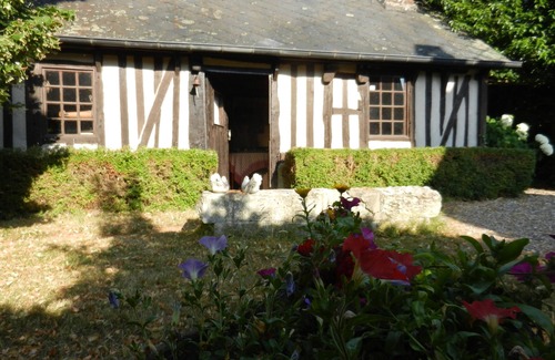 Calleville Cottage | Cottage 3 Cows: fireplace, swimming pool and jacuzzi