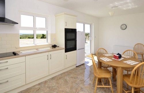 Clifden Cottage | Cottage 311 Clifden - sleeps 5 guests in 3 bedrooms