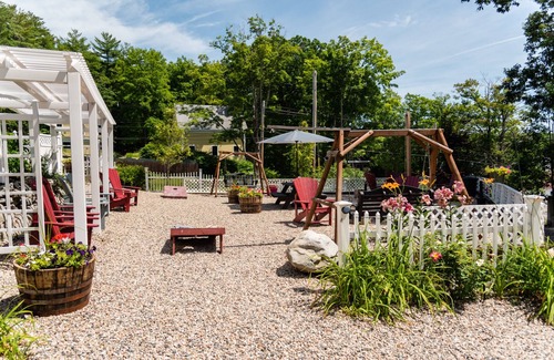 Wolfeboro Cottage | Cottage 4 - Year Round Pet Friendly 1 Bed w/Loft/1 Bath & Courtyard
