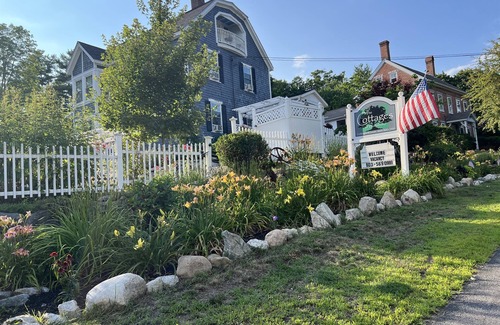Wolfeboro Cottage | Cottage 4 - Year Round Pet Friendly 1 Bed w/Loft/1 Bath & Courtyard