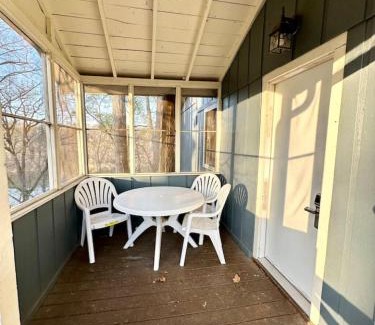 Nancy House | Cottage 5- Lees Ford Marina