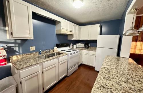 Nancy House | Cottage 5- Lees Ford Marina