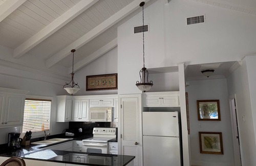 Sandy Point Cottage | Cottage 6 - Charming 1-bedroom cottage-pool-tennis-walk to beach in Sandy Point