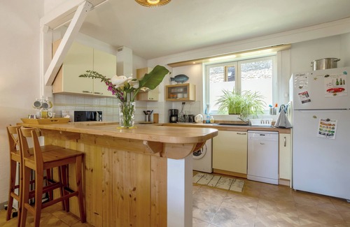 Arzano House | Cottage 'Ancienne Maison De Famille 6-8 Pers' with Private Terrace, Private Garden and Wi-Fi
