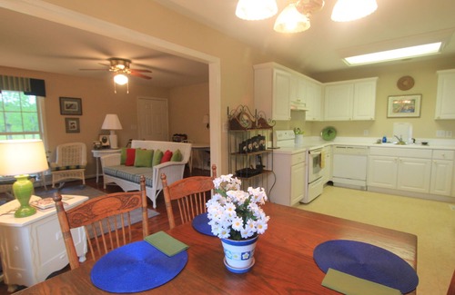 Columbia House | Cottage at historic Armsdale Farm