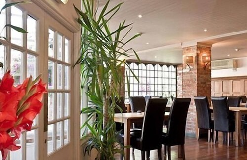 Aldbury Cottage | Cottage at The Greyhound Inn Aldbury