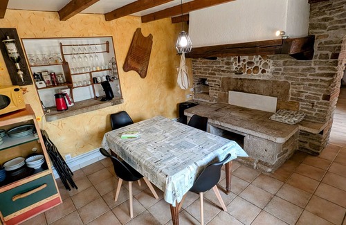 Coulevon Cottage | Cottage between city and countryside, free Wi-Fi, along painters' circuit
