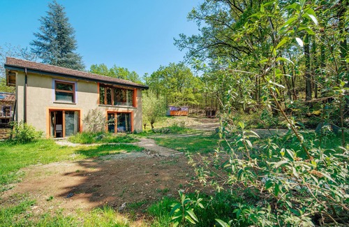 Casaleggio Boiro Cottage | Cottage 'Borgo Tassani' with hill view, Wi-Fi and Air Conditioning