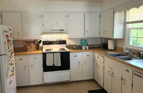 Ogden House | Cottage by the Beach: Best Suited for Large Groups