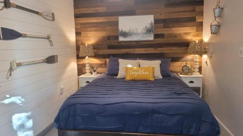 Lynn House | Cottage by the lakeshore with a private hot tub