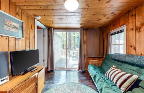 South Sanford House | Cottage by the Pond