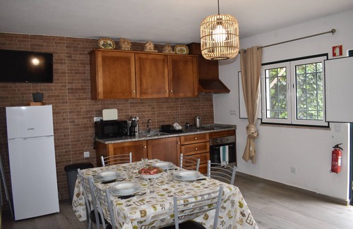 Palmela Cottage | Cottage 'Casa Trincadeira' with Mountain View, Private Terrace and Air Conditioning