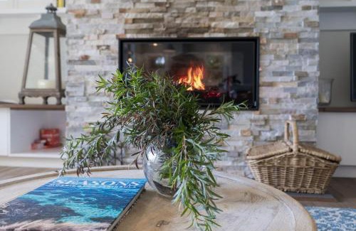 Red Hill South House | Cottage Enchantment - A Blooming Garden Getaway