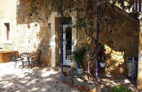 Le Somail Apartment | Cottage for 2 people, ideally located just 100 meters from the Canal du Midi