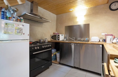 Saint-Tugdual House | Cottage 'Gîte D'étape' with Shared Garden and Wi-Fi