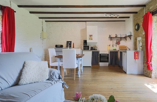 Plounerin House | Cottage 'Gîte - Ty Morgane' with Shared Pool, Shared Garden and Wi-Fi