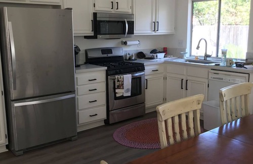 Windsor House | Cottage home near the Russian River; county parks; numerous wineries