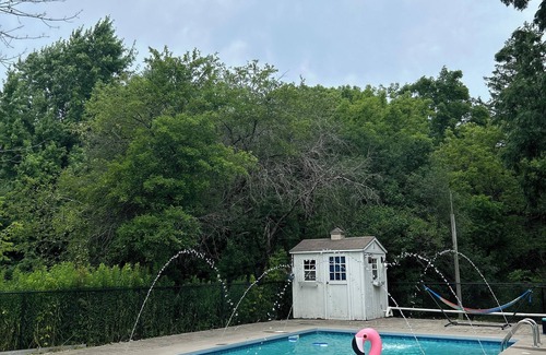 Richmond Hill Cottage | COTTAGE HOME WITH POOL IN RICHMOND HILL