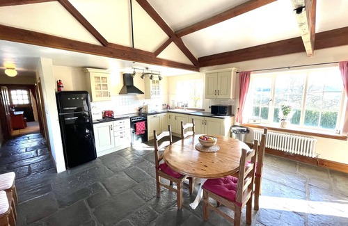 Llancarfan Cottage | Cottage + Hot Tub/gym outskirts Cardiff/Cowbridge, stunning rural location