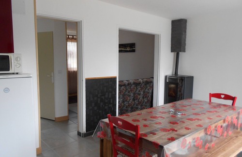Sauville House | Cottage in Ardennes Lake of Bairon- Swimming - Countryside-Hiking-fishing