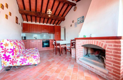 Asciano Apartment | Cottage in Asciano with Pool and Terrace