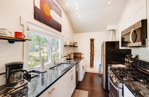 Broadmoor House | Cottage in Cheyenne Canyon
