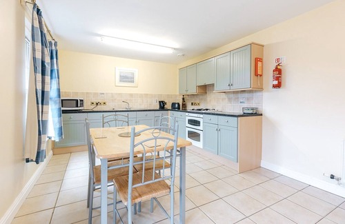 Eaton Mascott Cottage | Cottage in Dorrington with Scenic Trails