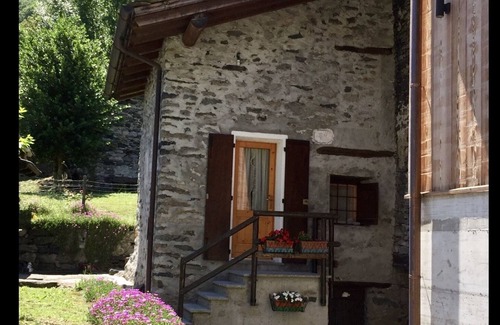 Piuro Apartment | COTTAGE IN FORMER BARN WATERFALL VIEW