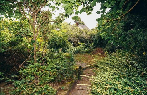 Breedon on the Hill Cottage | Cottage in UK with Garden & Tennis Court