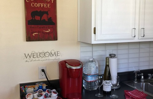 Prescott Cottage | Cottage in historic downtown Prescott. Go to Whiskey Row