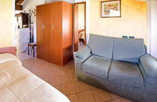 Idro House | Cottage in Parole near Forest and Lake