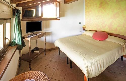 Idro House | Cottage in Parole near Forest and Lake