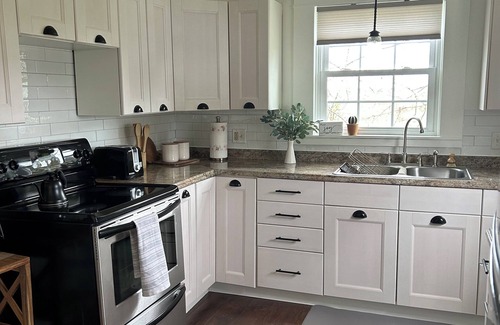 Sugarcreek House | Cottage in Sugarcreek with Hot Tub