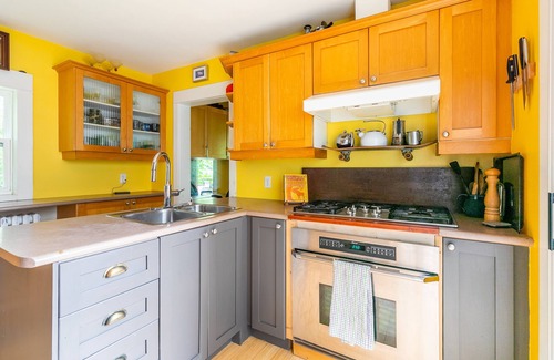 Cedarvale House | Cottage in the City
