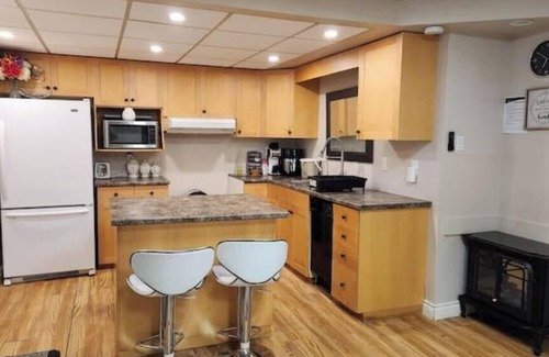 Durham Region House | Cottage in the city, Parking, Fireplace-Jetted Tub
