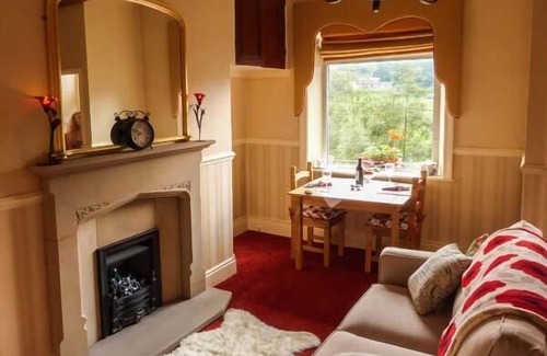 Ogden Cottage | COTTAGE IN THE SKY, romantic, character holiday cottage in Luddenden