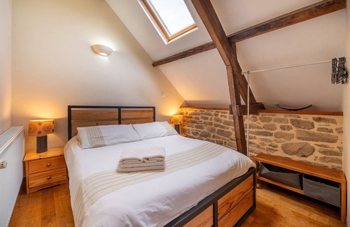Quistinic House | Cottage 'La Maison Blanche' with Shared Pool, Shared Garden and Wi-Fi