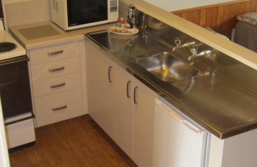 Two Mile Bay Hotel | Cottage Mews Motel
