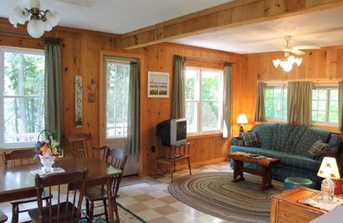 Island Falls Cottage | Cottage near Houlton, Maine