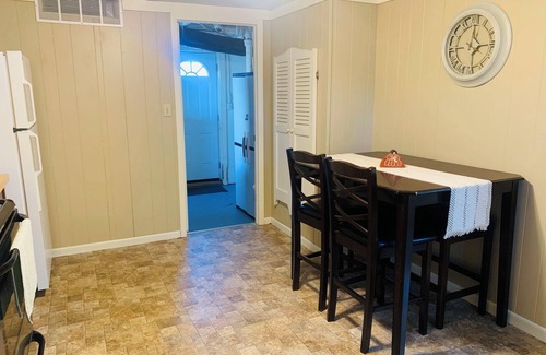 Erie Cottage | Cottage Near Presque Isle & Lake Erie Boat Parking