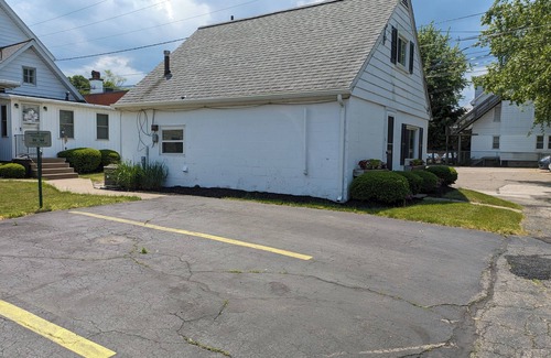 Erie Cottage | Cottage Near Presque Isle & Lake Erie Boat Parking