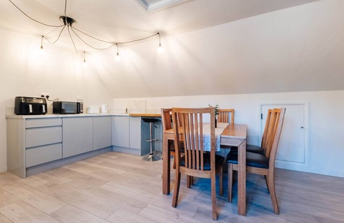 Little Stukeley Cottage | Cottage on Private Island in Cambridgeshire