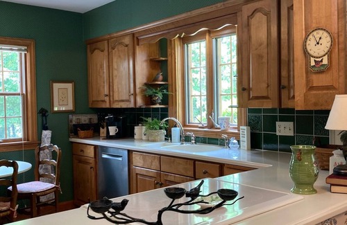 Medina House | Cottage on the Hill - Your Home Away From Home