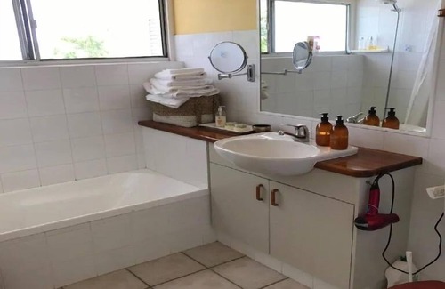 Palmwoods Bed & Breakfast | Cottage Palmwoods Australia