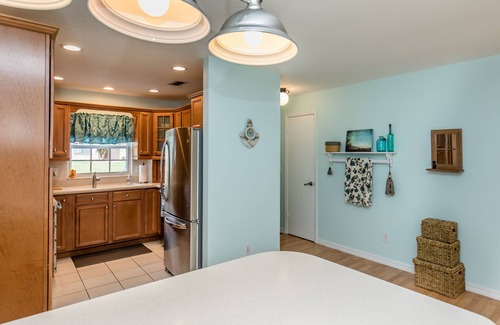 Sebastian Highlands House | ๐น๐ Cottage Paradise! 2BR/2BA, Pets Welcome, TV, Wi-Fi