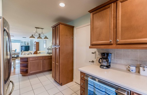 Sebastian Highlands House | ๐น๐ Cottage Paradise! 2BR/2BA, Pets Welcome, TV, Wi-Fi