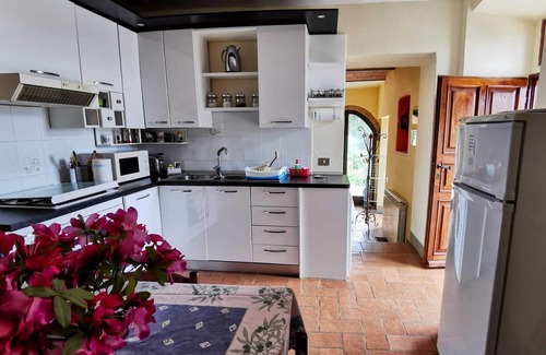 San Pietro in Bossolo Cottage | Cottage Pino Rural Tuscan retreat in Stunning Hilltop castle